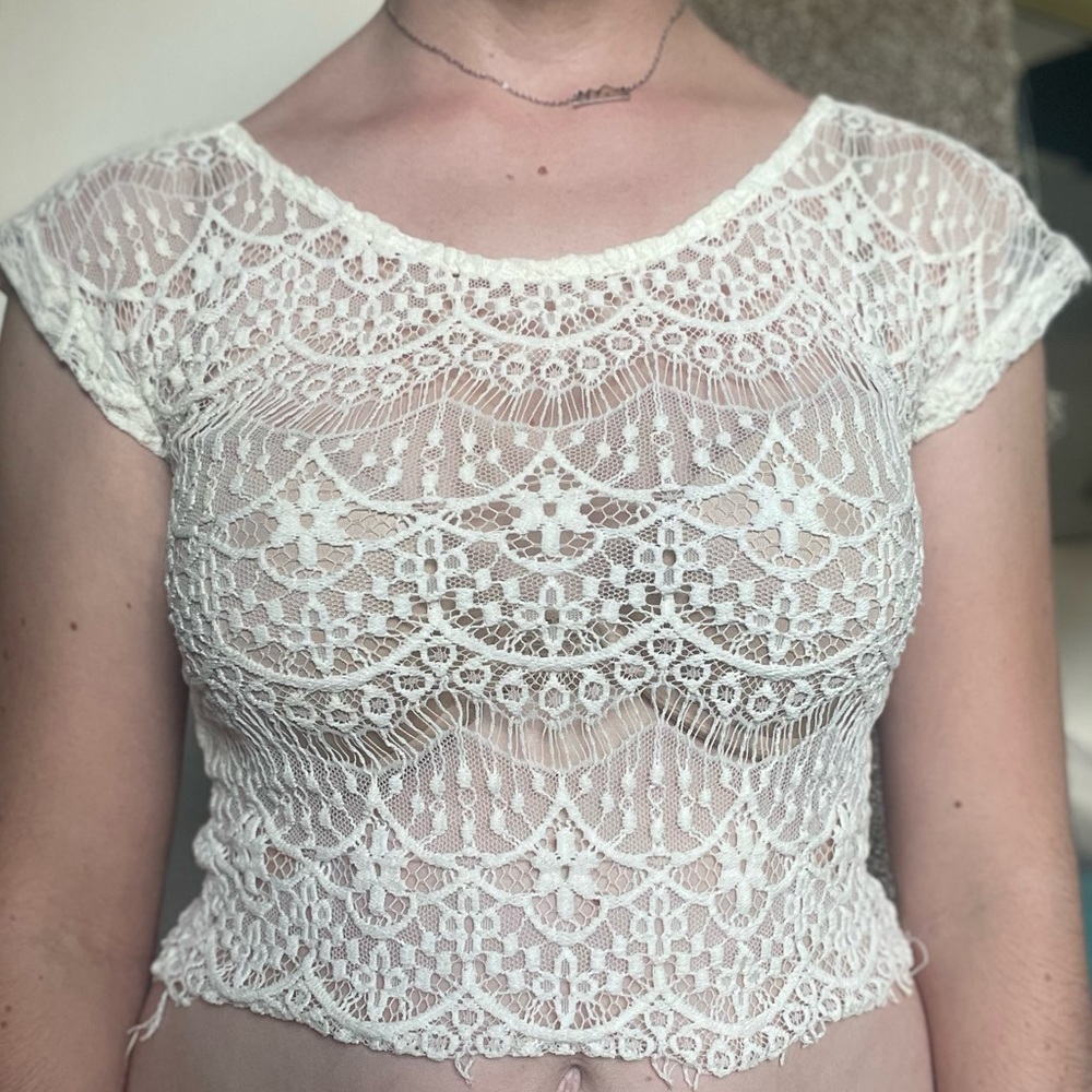 White lacey see through short sleeve crop top